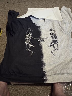 Men's Two-Tone Skeleton Graphic Sweatshirt - Black & Light Gray